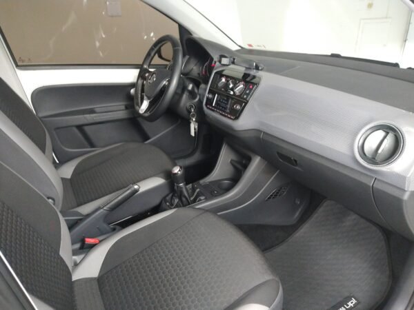 VOLKSWAGEN CROSS UP 1.0 TSi 4P FLEX - Image 7