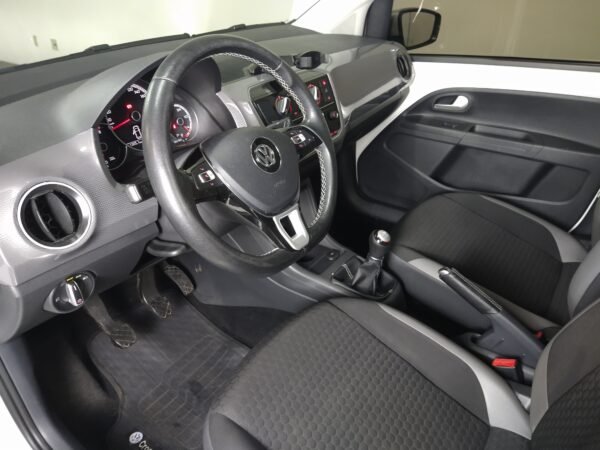 VOLKSWAGEN CROSS UP 1.0 TSi 4P FLEX - Image 9