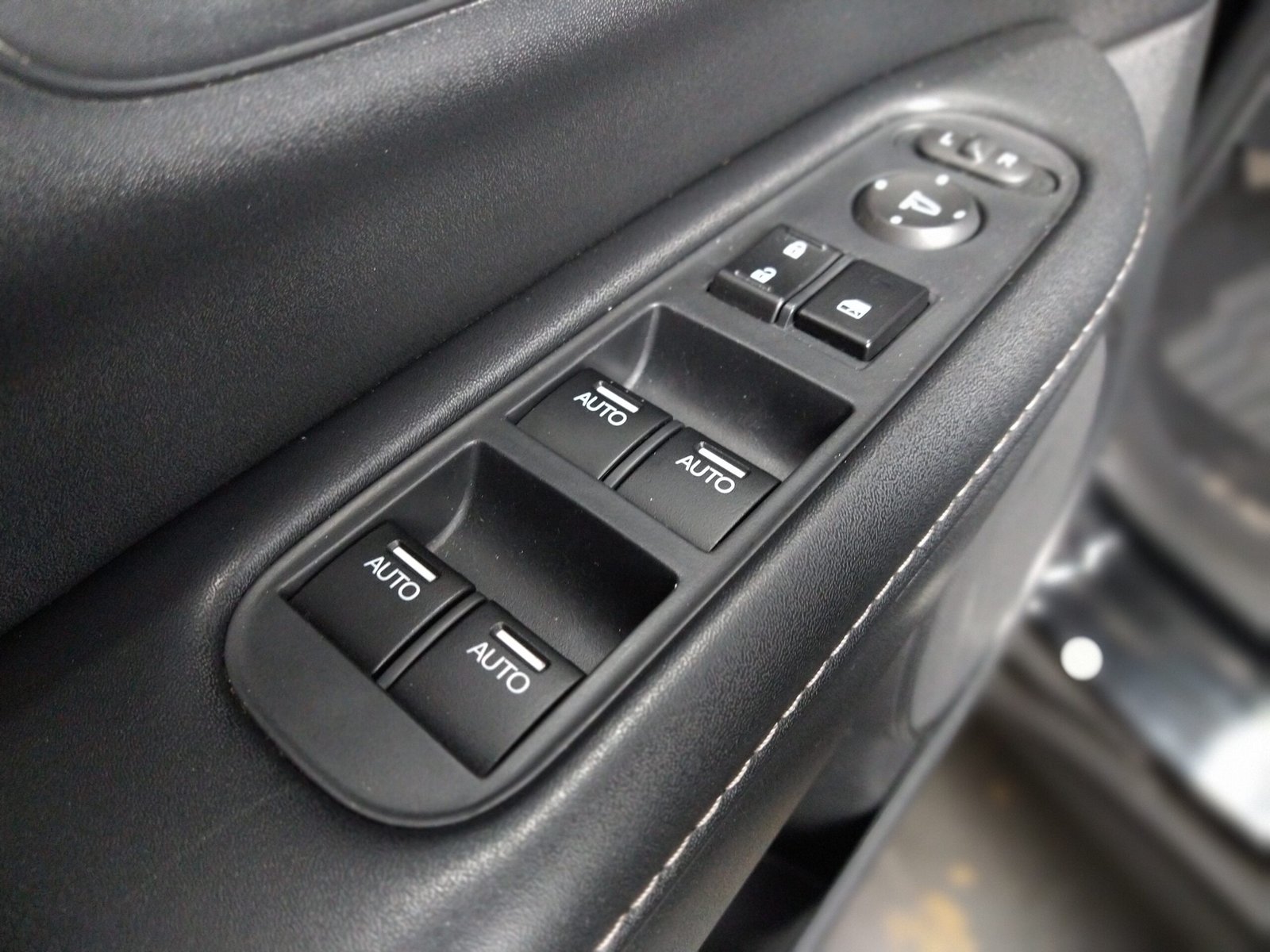 HONDA HR-V EX 1.8 16V i-VTEC AUTOMÁTICO FLEX 4P. - Imagem 8