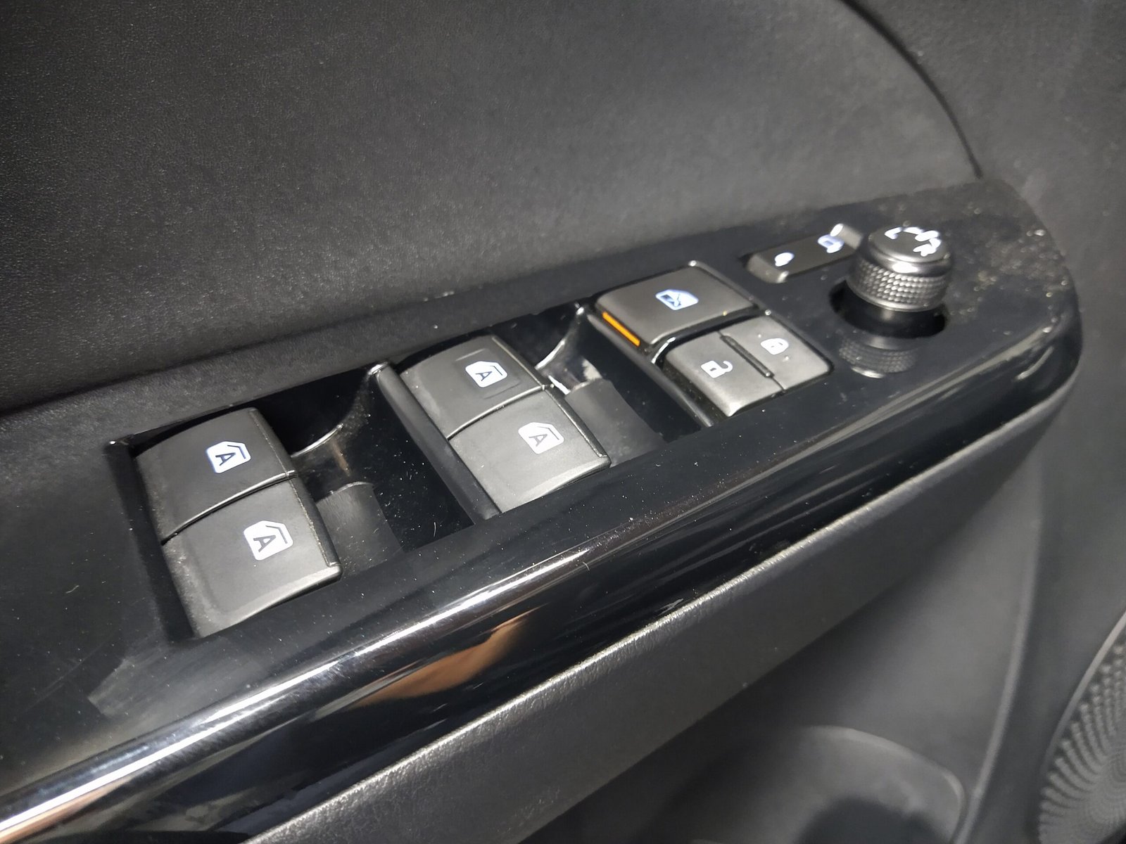 TOYOTA YARIS HATCH 1.5 S FLEX 4P AUTOMÁTICO - Imagem 14