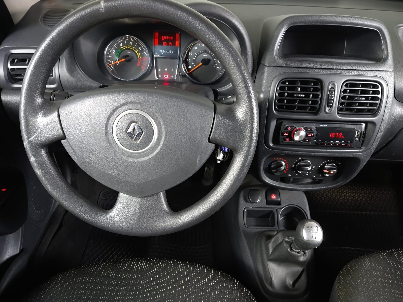 RENAULT CLIO EXPRESSION 1.0 16V MANUAL FLEX 4P. - Imagem 5