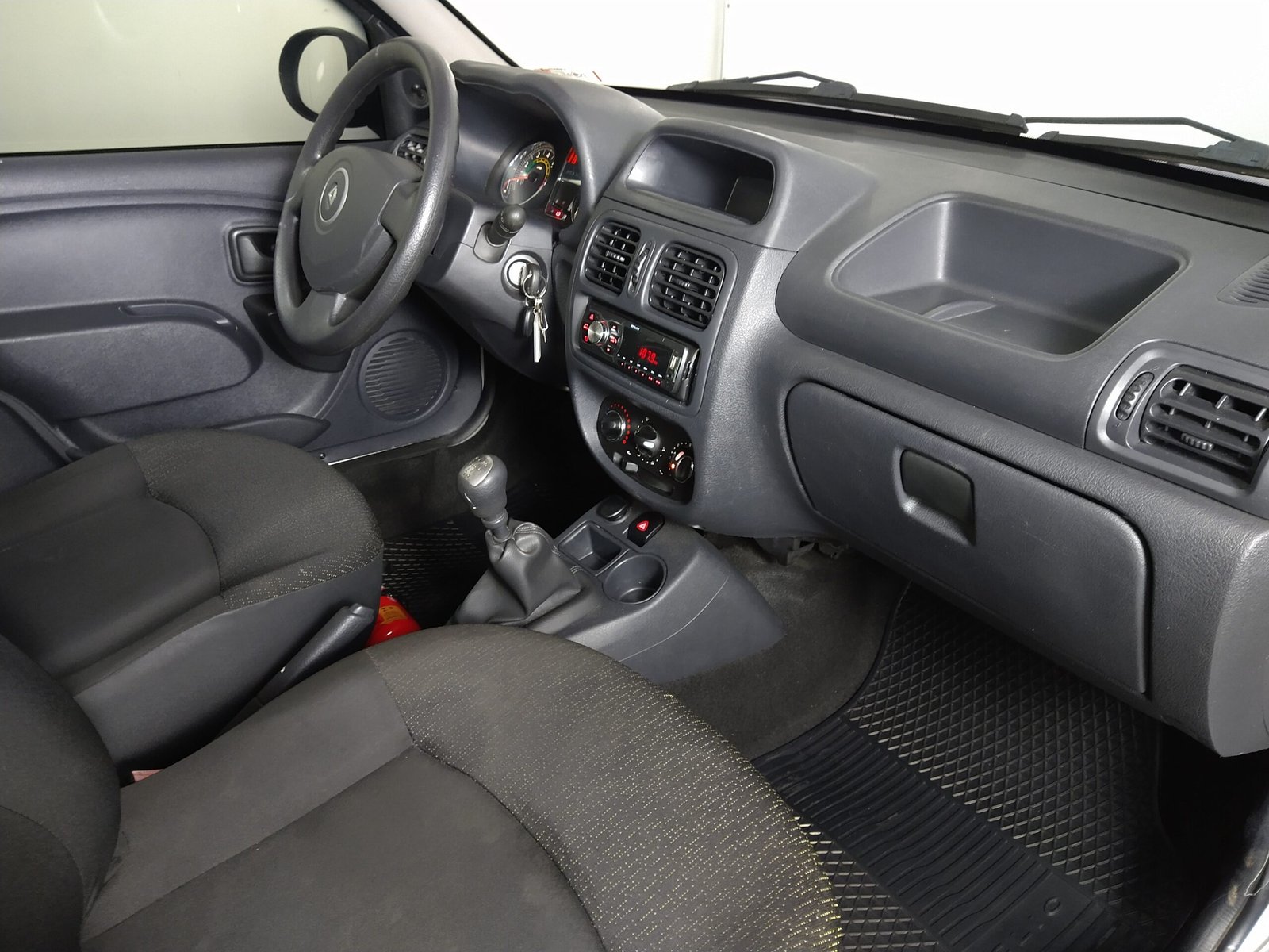 RENAULT CLIO EXPRESSION 1.0 16V MANUAL FLEX 4P. - Imagem 11