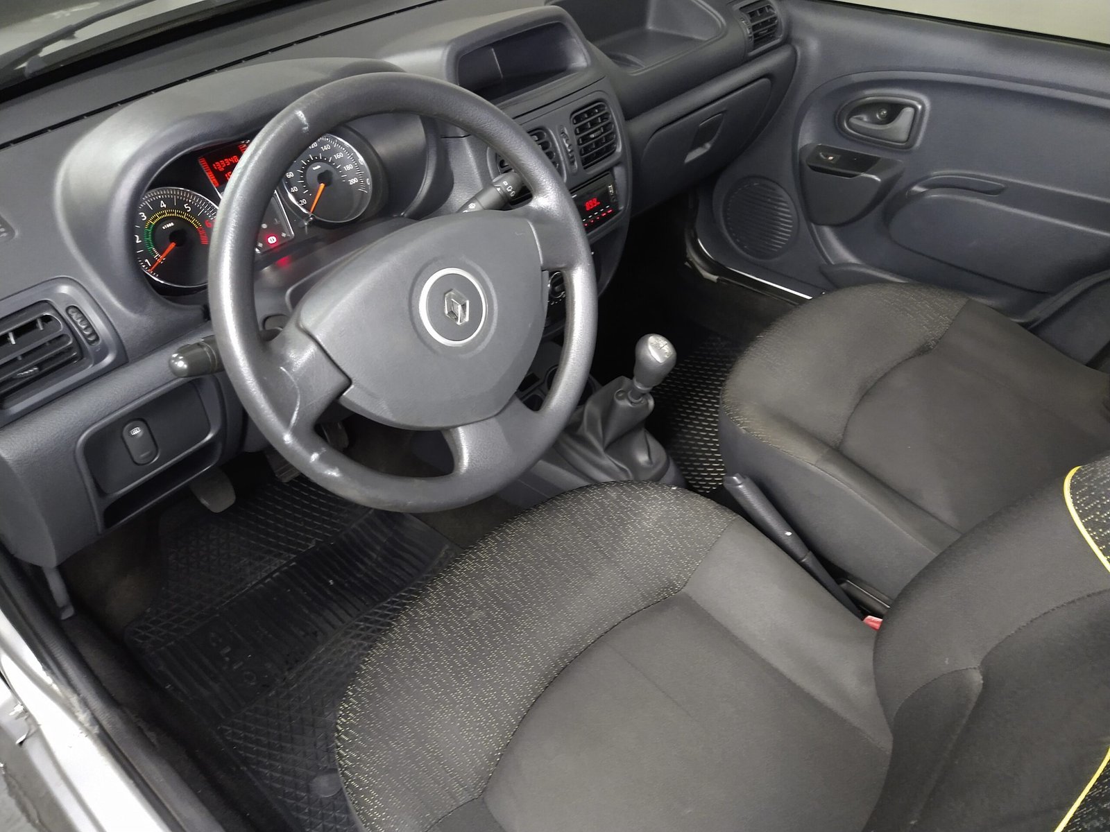 RENAULT CLIO EXPRESSION 1.0 16V MANUAL FLEX 4P. - Imagem 12