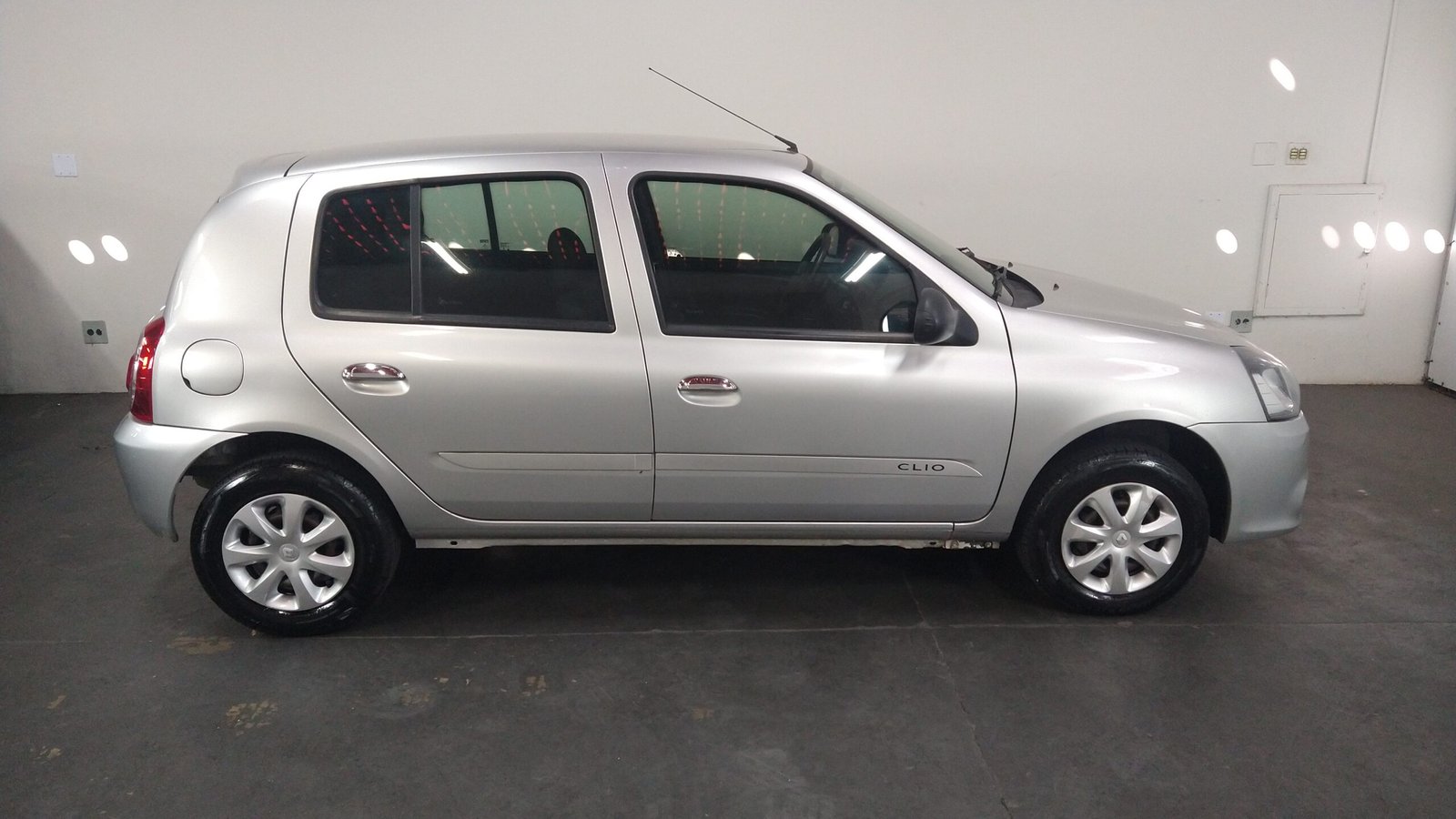 RENAULT CLIO EXPRESSION 1.0 16V MANUAL FLEX 4P. - Imagem 21