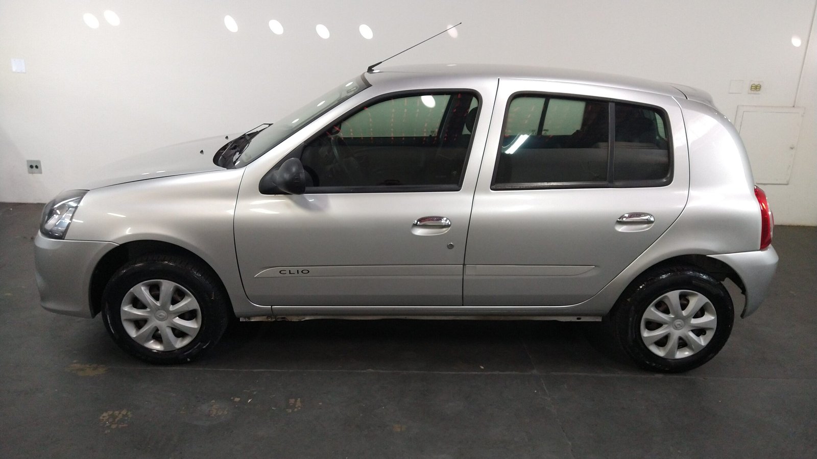 RENAULT CLIO EXPRESSION 1.0 16V MANUAL FLEX 4P. - Imagem 22