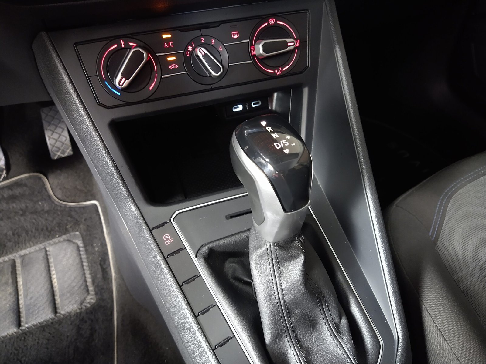 VOLKSWAGEN NIVUS COMFORTLINE 1.0 200 TSI AUTOMÁTICO 4P FLEX. - Imagem 9