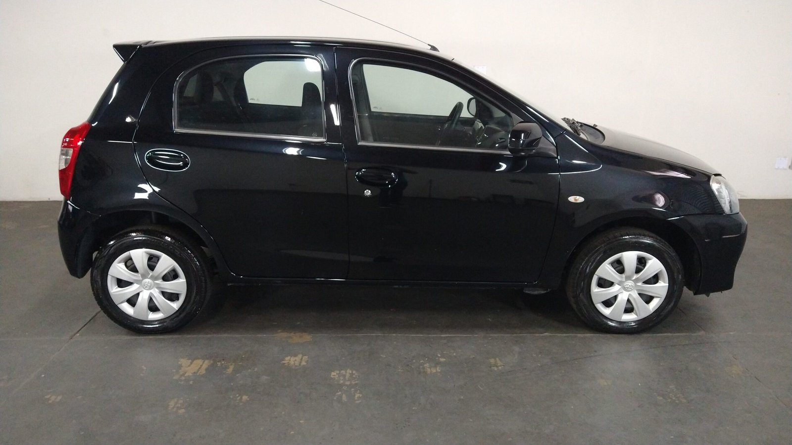 TOYOTA ETIOS HATCH 1.3 X FLEX 4P MANUAL. - Imagem 24