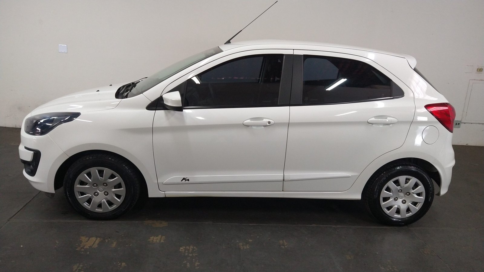 FORD KA SE 1.0 FLEX 4 PORTAS MANUAL - Imagem 27