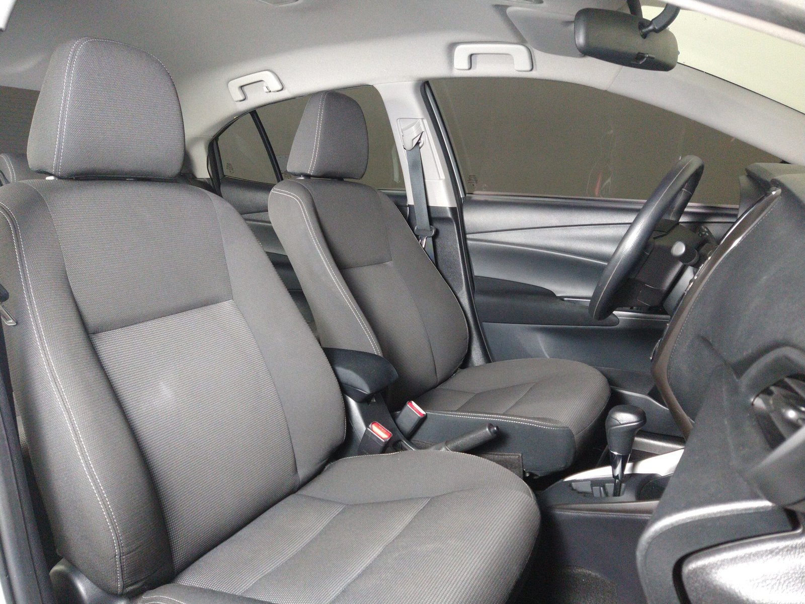 TOYOTA YARIS SEDAN 1.5 XL FLEX 4 PORTAS AUTOMÁTICO - Imagem 17