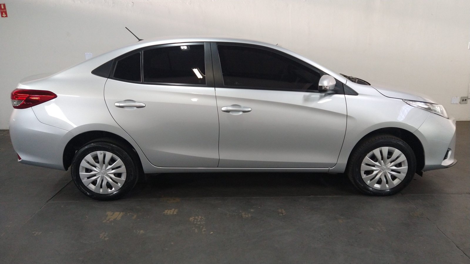 TOYOTA YARIS SEDAN 1.5 XL FLEX 4 PORTAS AUTOMÁTICO - Imagem 30