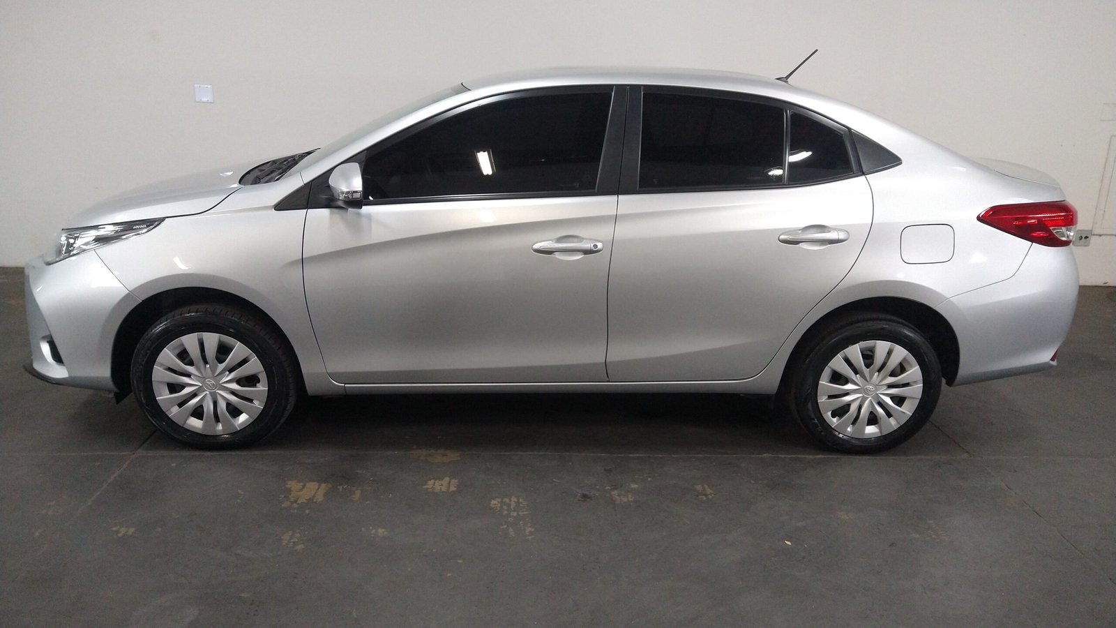 TOYOTA YARIS SEDAN 1.5 XL FLEX 4 PORTAS AUTOMÁTICO - Imagem 31