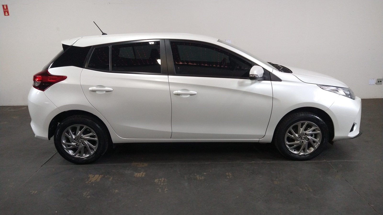 TOYOTA YARIS HATCH 1.5 XS FLEX 4P AUTOMÁTICO. - Imagem 31