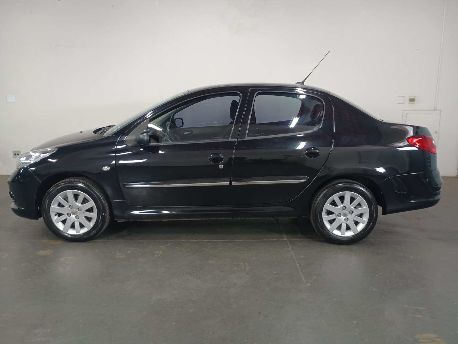 PEUGEOT 207 PASSION XS 1.6 4P FLEX - Imagem 21