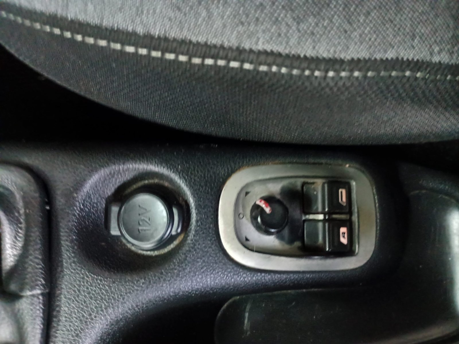 PEUGEOT 207 PASSION XS 1.6 4P FLEX - Imagem 15