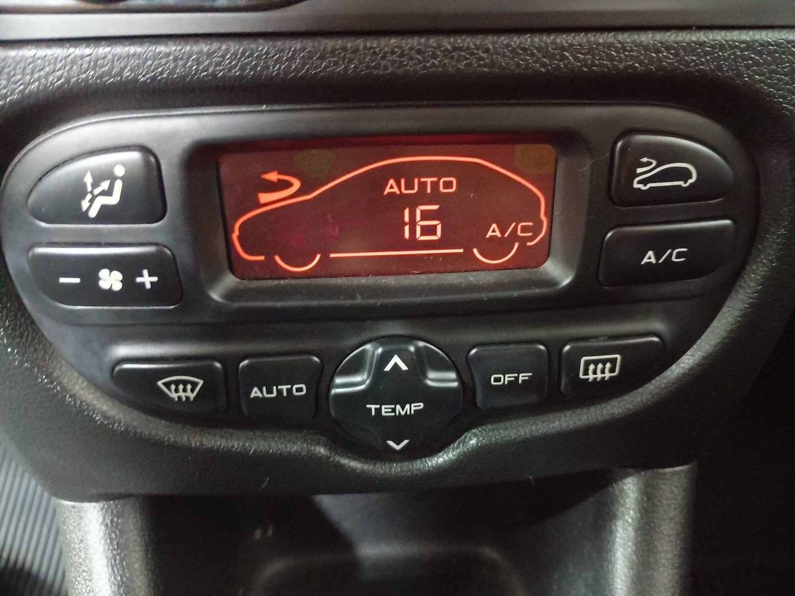 PEUGEOT 207 PASSION XS 1.6 4P FLEX - Imagem 13