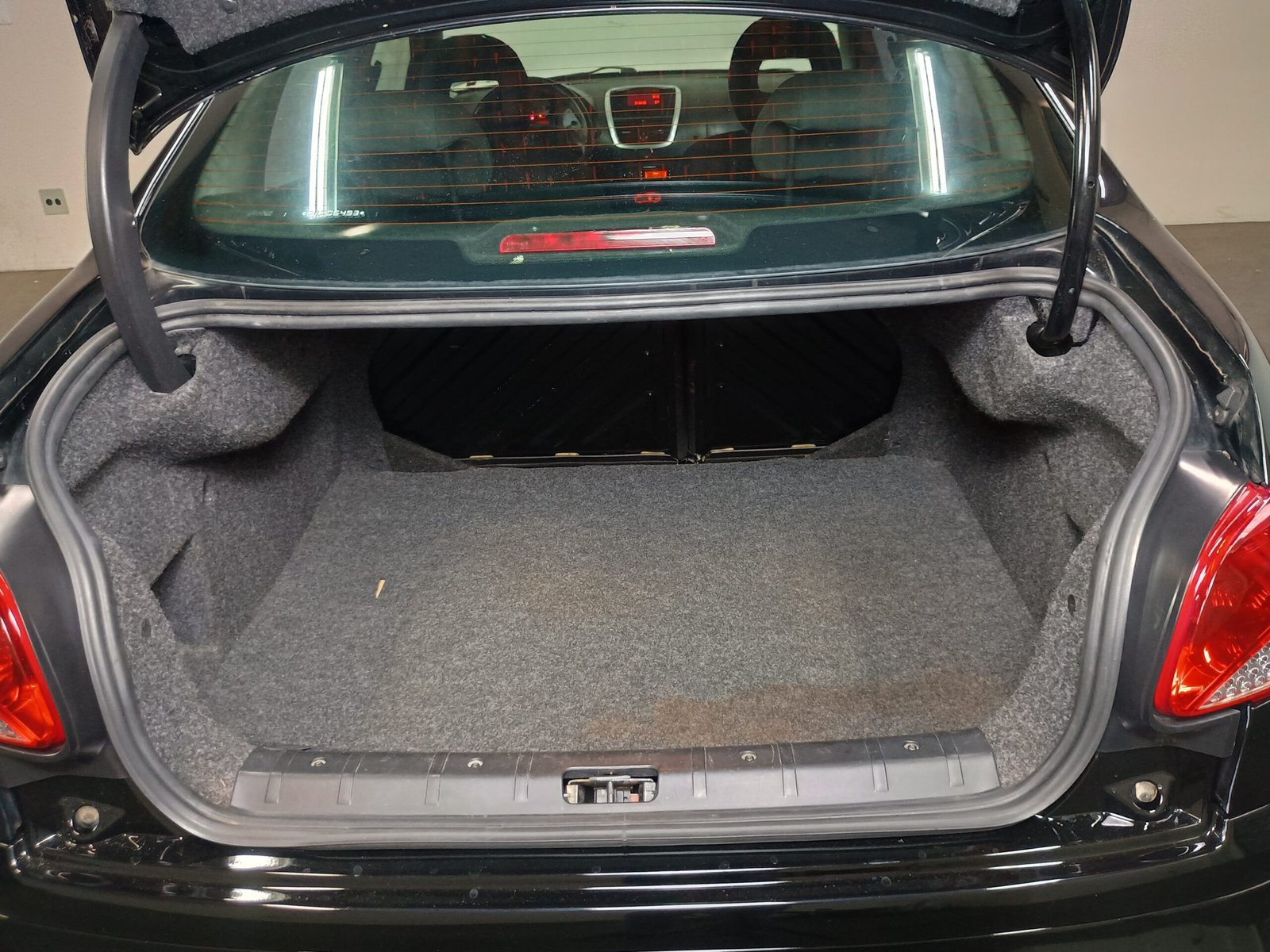 PEUGEOT 207 PASSION XS 1.6 4P FLEX - Imagem 17