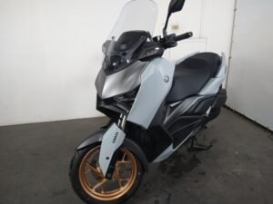 YAMAHA XMAX 300 CONNECTED GASOLINA.