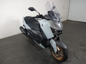 YAMAHA XMAX 300 CONNECTED GASOLINA.