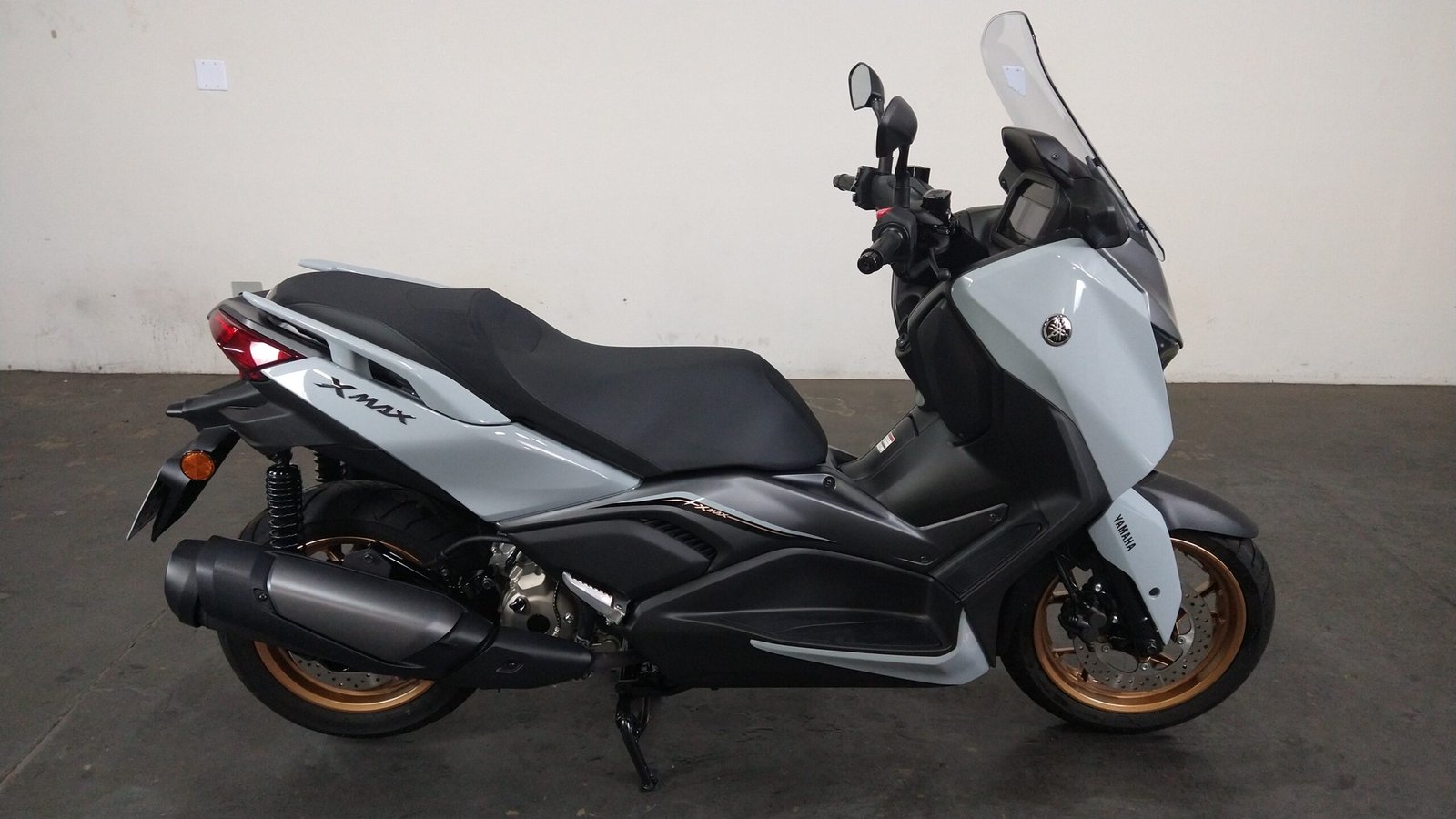YAMAHA XMAX 300 CONNECTED GASOLINA. - Imagem 4