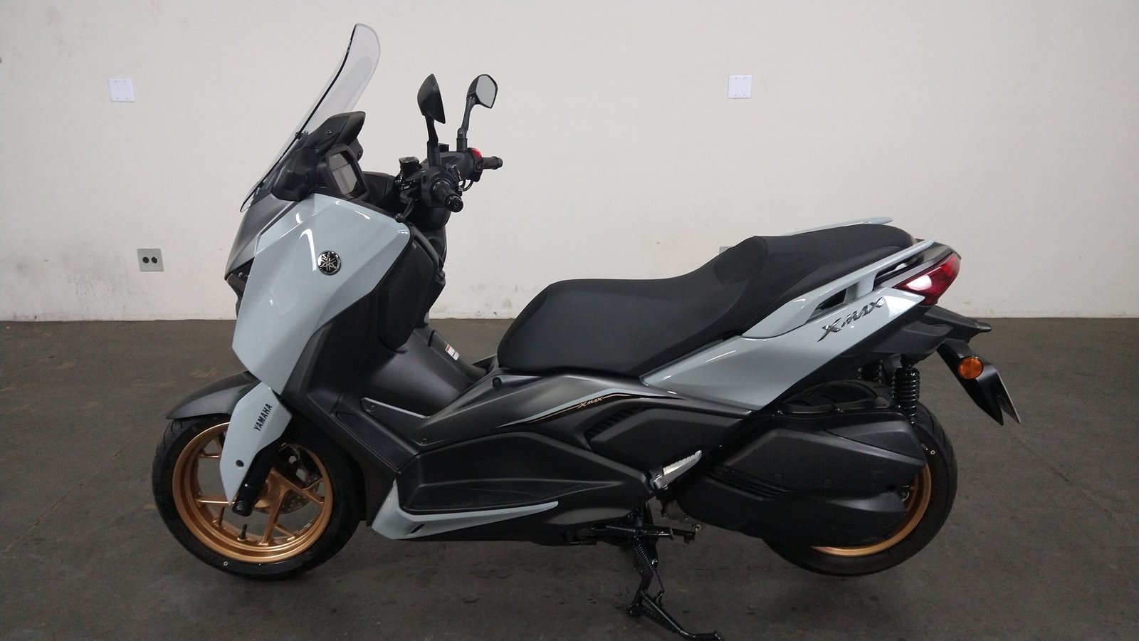 YAMAHA XMAX 300 CONNECTED GASOLINA. - Imagem 5