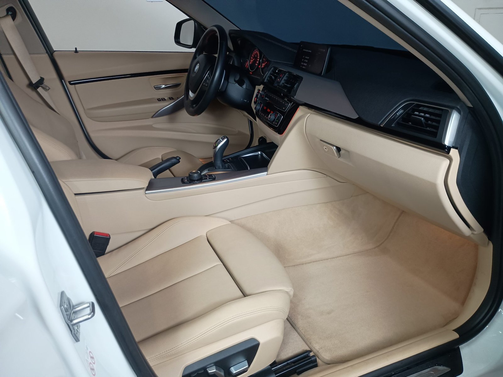 BMW 320i ACTIVE FLEX 4P AUTOMÁTICO. - Imagem 15