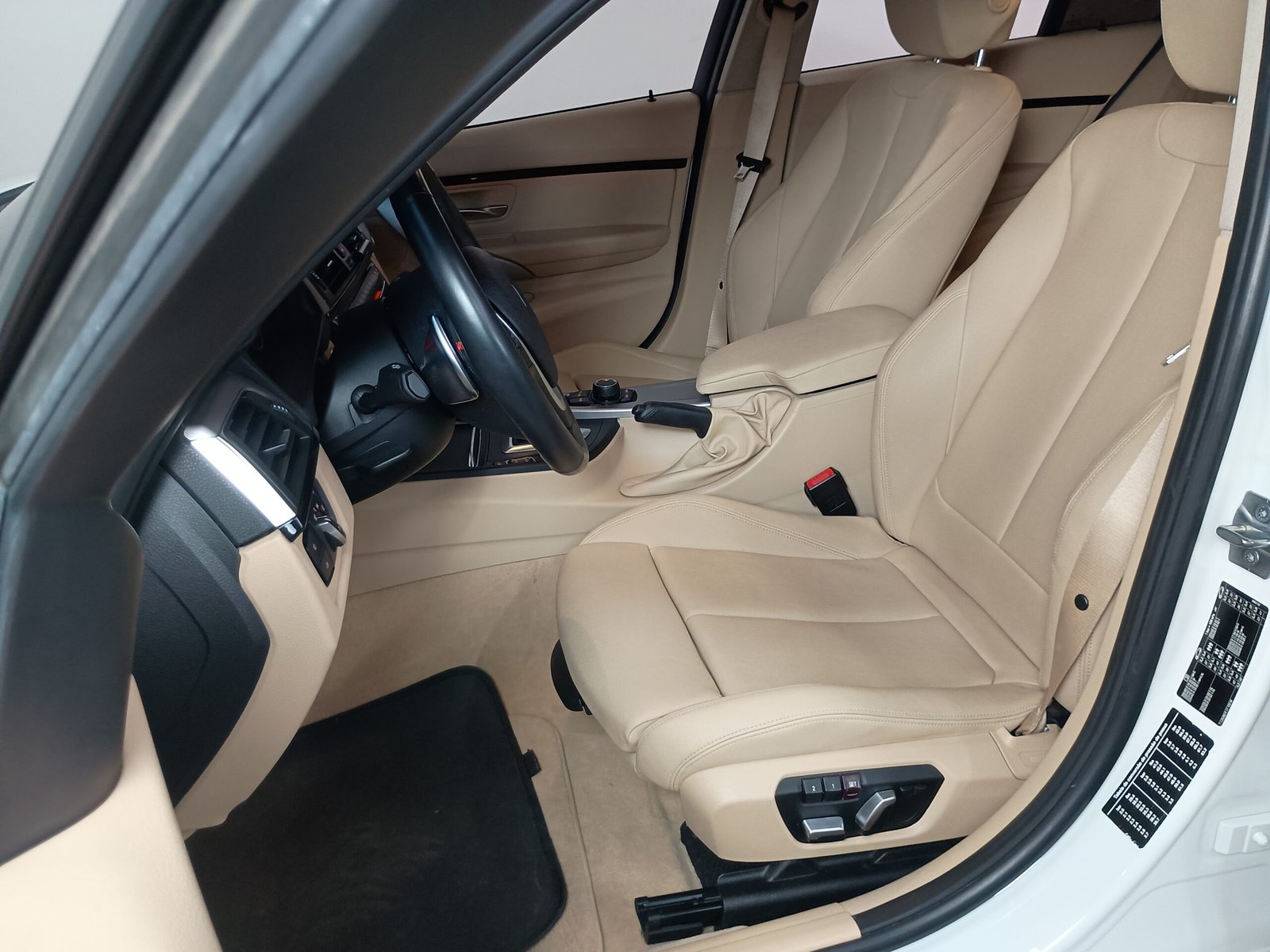 BMW 320i ACTIVE FLEX 4P AUTOMÁTICO. - Imagem 21