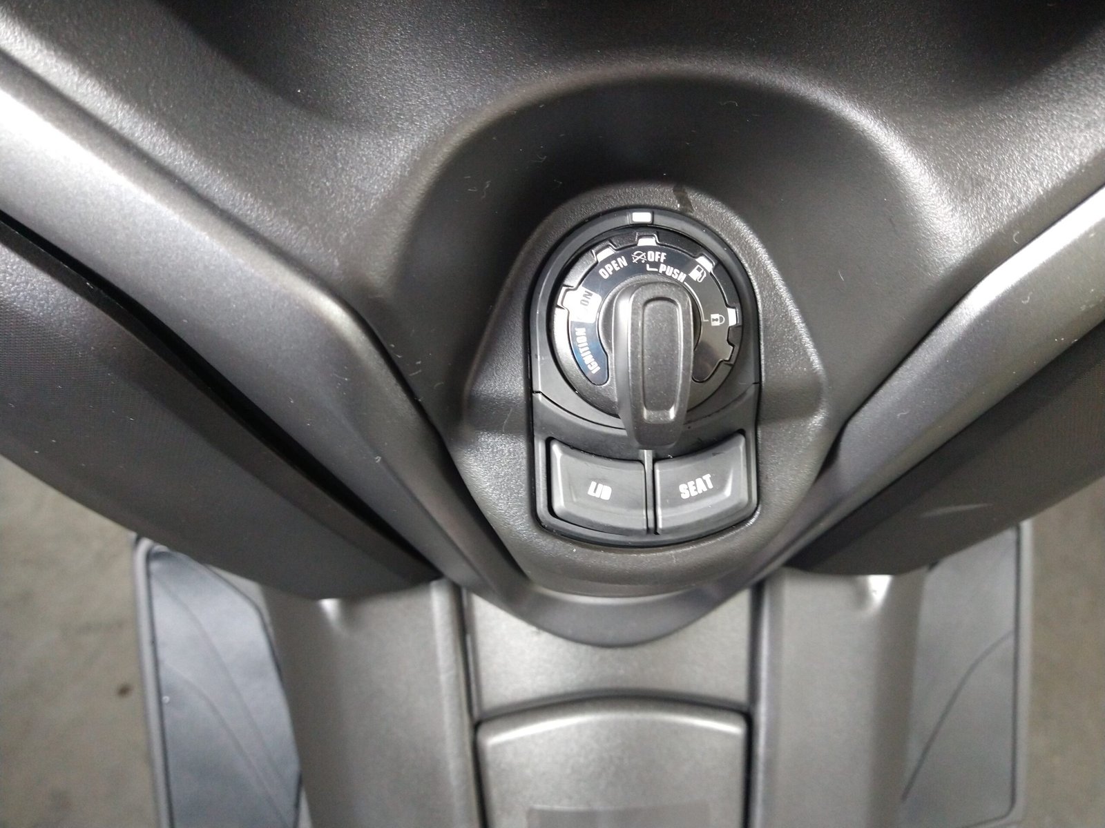 YAMAHA XMAX 300 CONNECTED GASOLINA. - Imagem 14