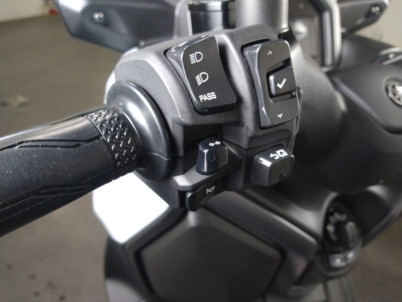 YAMAHA XMAX 300 CONNECTED GASOLINA. - Imagem 15