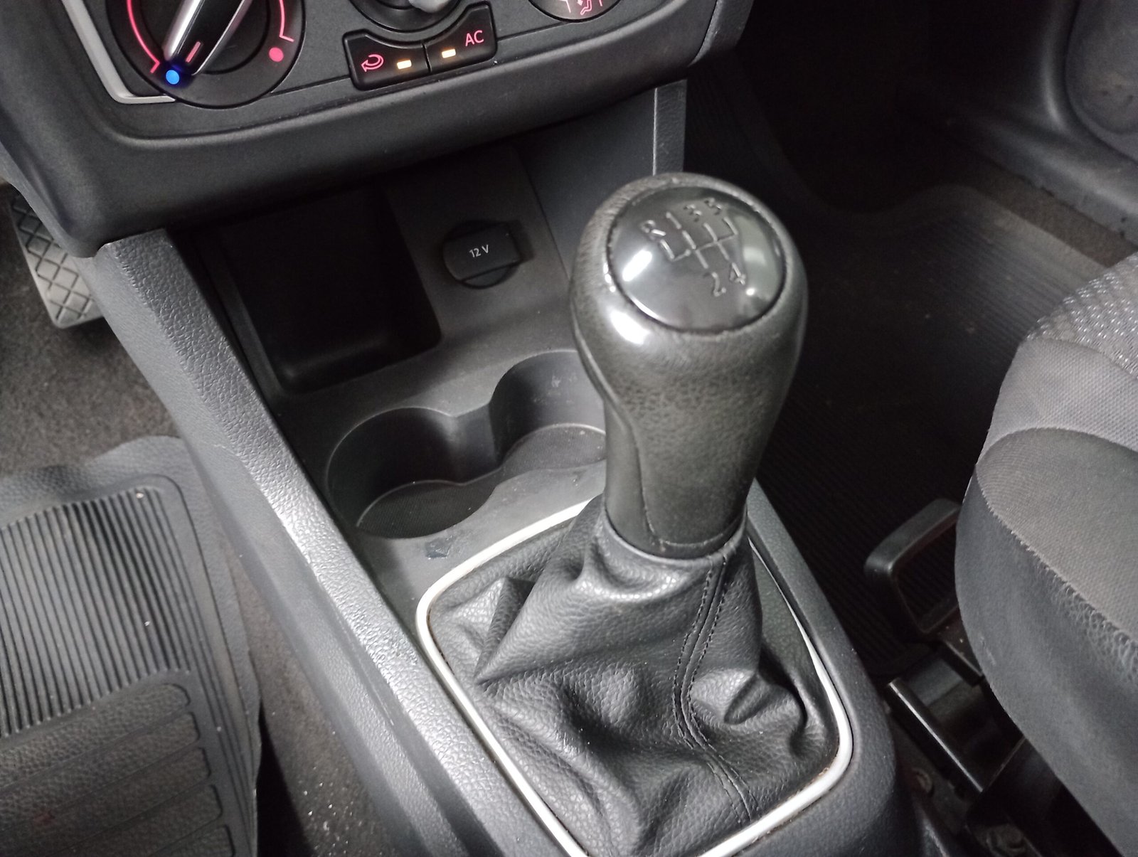 VOLKSWAGEN FOX 1.0 FLEX 4P MANUAL - Imagem 8