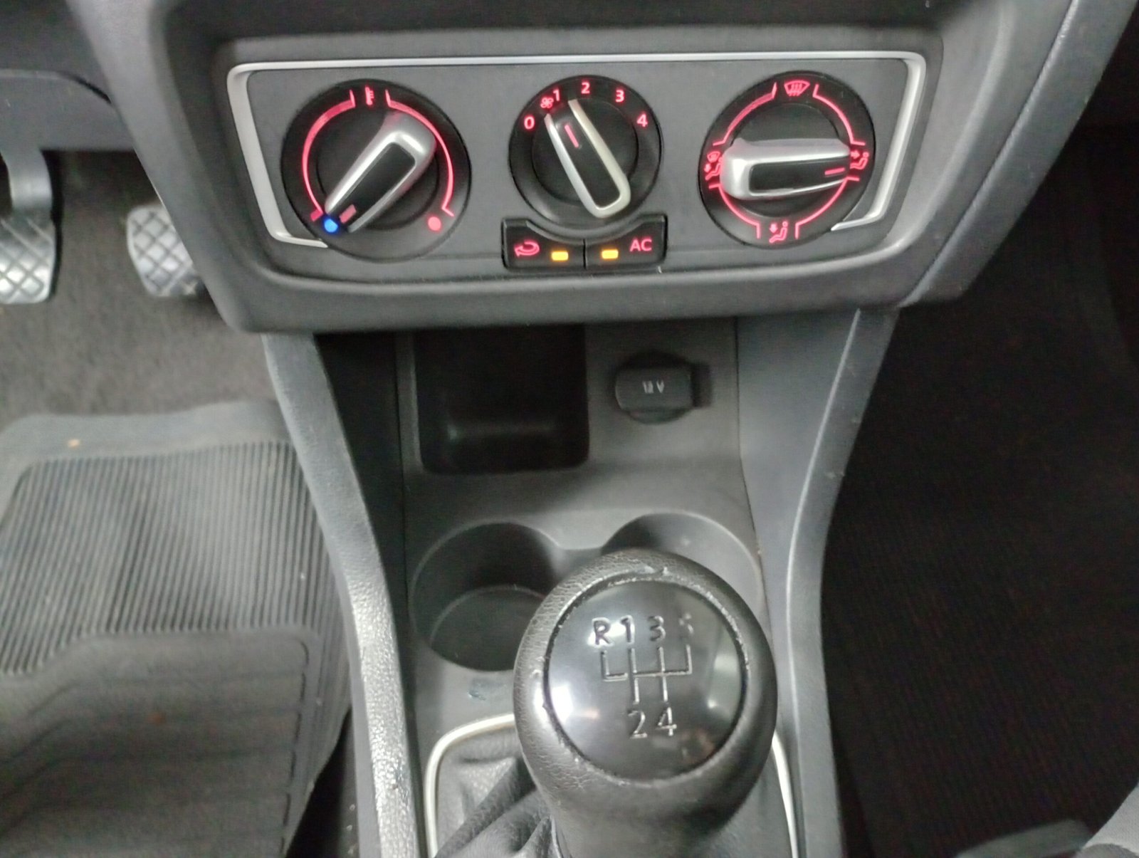 VOLKSWAGEN FOX 1.0 FLEX 4P MANUAL - Imagem 9