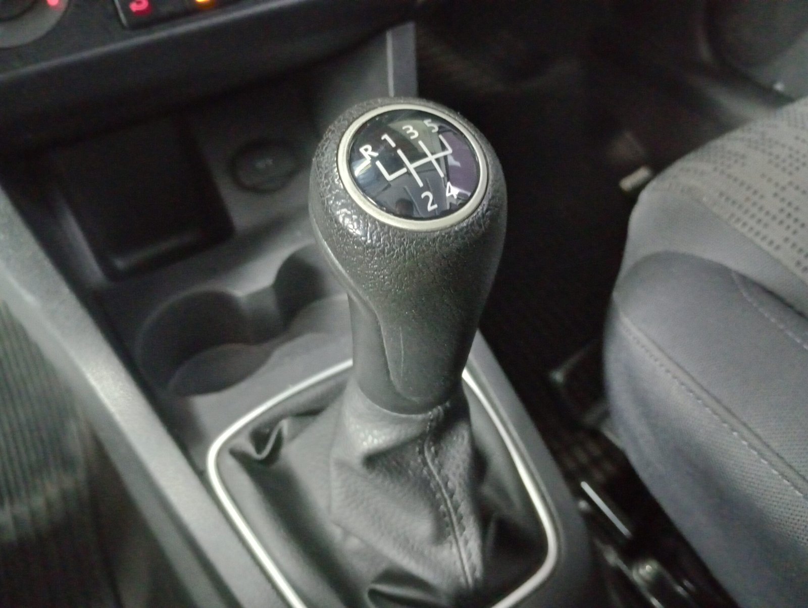 VOLKSWAGEN FOX 1.6 MI FLEX 4P MANUAL - Imagem 9