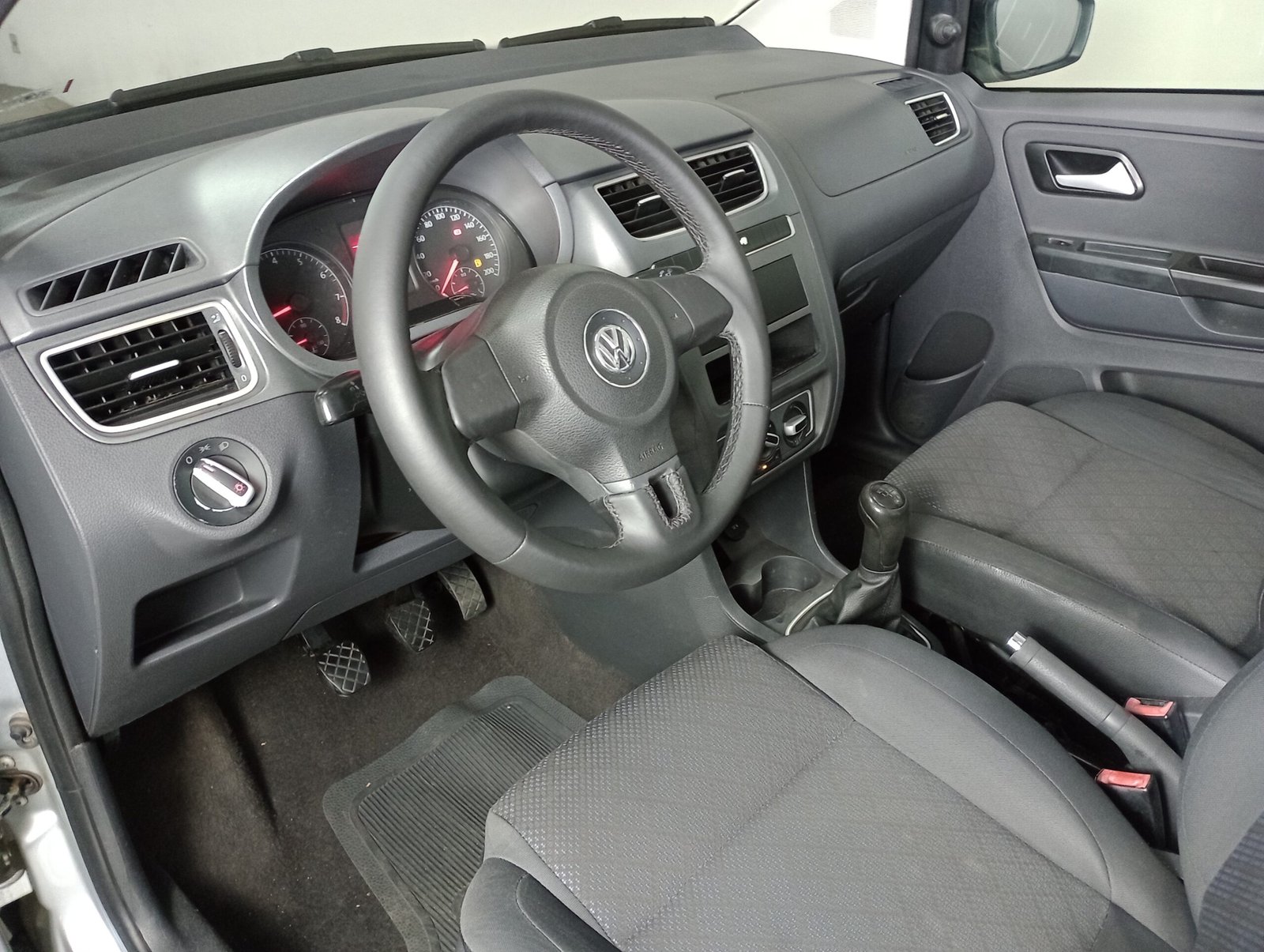 VOLKSWAGEN FOX 1.0 FLEX 4P MANUAL - Imagem 14